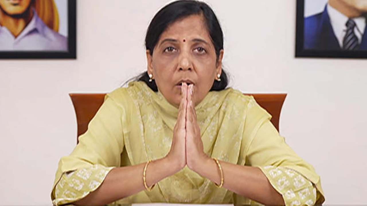 లిక్కర్ కేసు డబ్బు ఎక్కడుందో రేపు కేజ్రీవాల్ కోర్టులో చెబుతారు! : సునీతా కేజ్రీవాల్ సంచలన వ్యాఖ్యలు లిక్కర్ కేసు డబ్బు ఎక్కడుందో రేపు కేజ్రీవాల్ కోర్టులో చెబుతారు! : సునీతా కేజ్రీవాల్ సంచలన వ్యాఖ్యలు