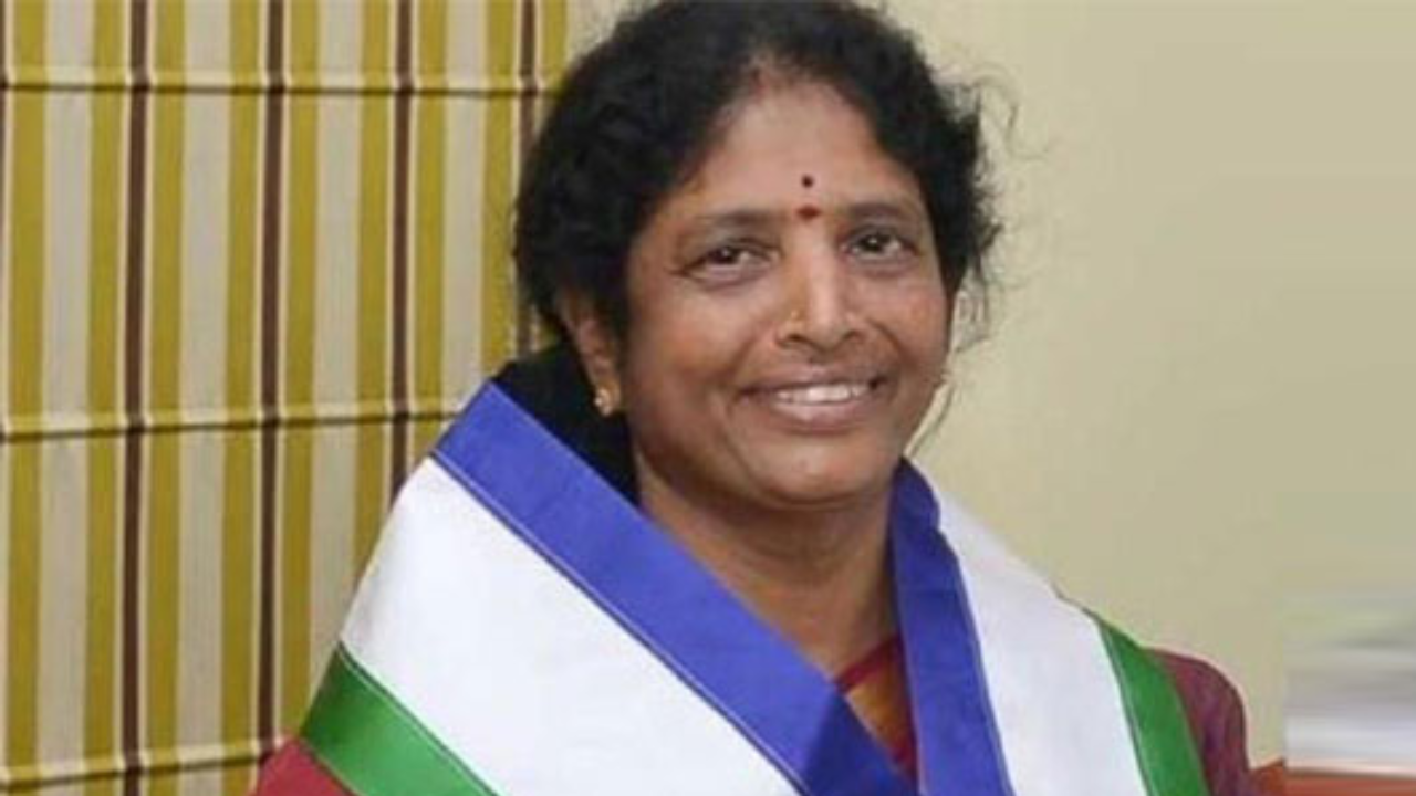 CM Jagan Call to Vanga Geetha: పవన్ పోటీతో పిఠాపురం పై ఫోకస్ పెట్టిన వైఎస్ఆర్సీపీ