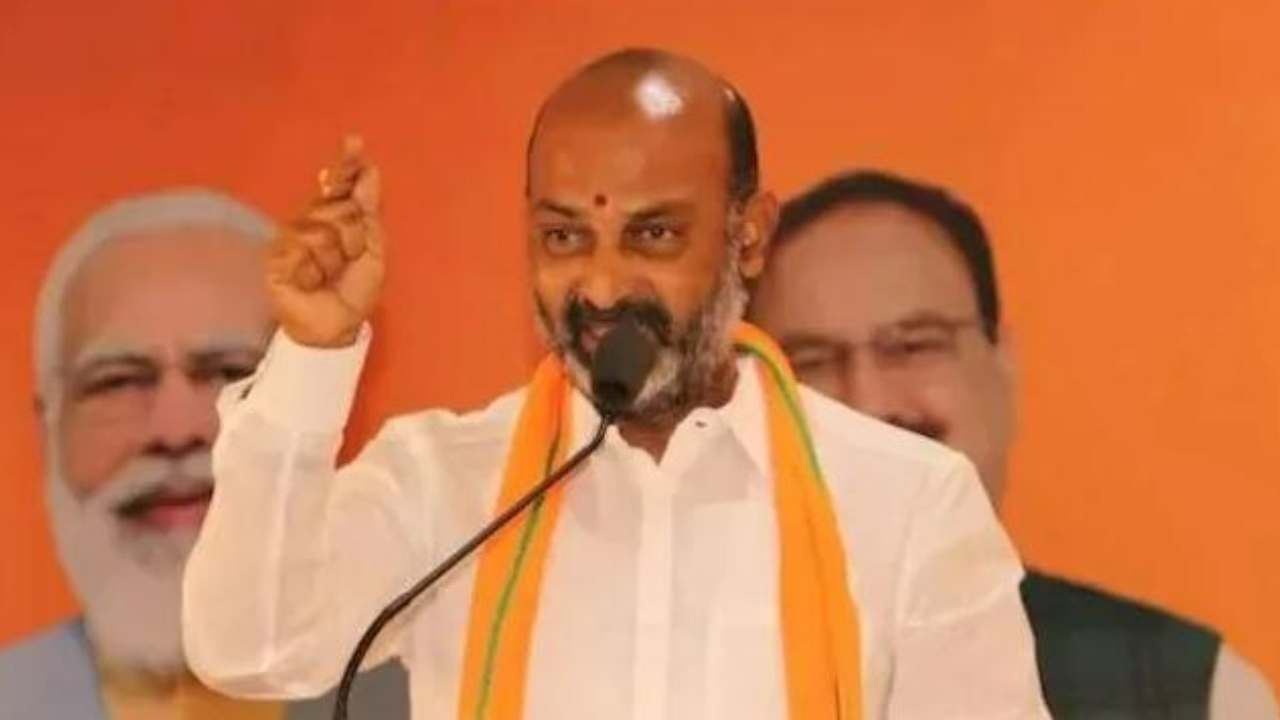 17సీట్లను గెలిచి టీపీఎల్ కప్ను గెలవబోతున్నాం : బండి సంజయ్ 17సీట్లను గెలిచి టీపీఎల్ కప్ను గెలవబోతున్నాం : బండి సంజయ్