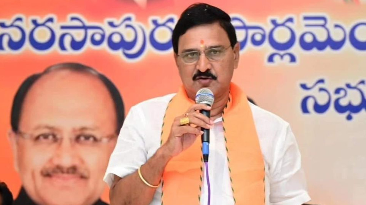 నరసాపురం నుంచి పోటీ చేసేది నేనే.. నో చేంజ్: భూపతిరాజు శ్రీనివాసవర్మ నరసాపురం నుంచి పోటీ చేసేది నేనే.. నో చేంజ్: భూపతిరాజు శ్రీనివాసవర్మ