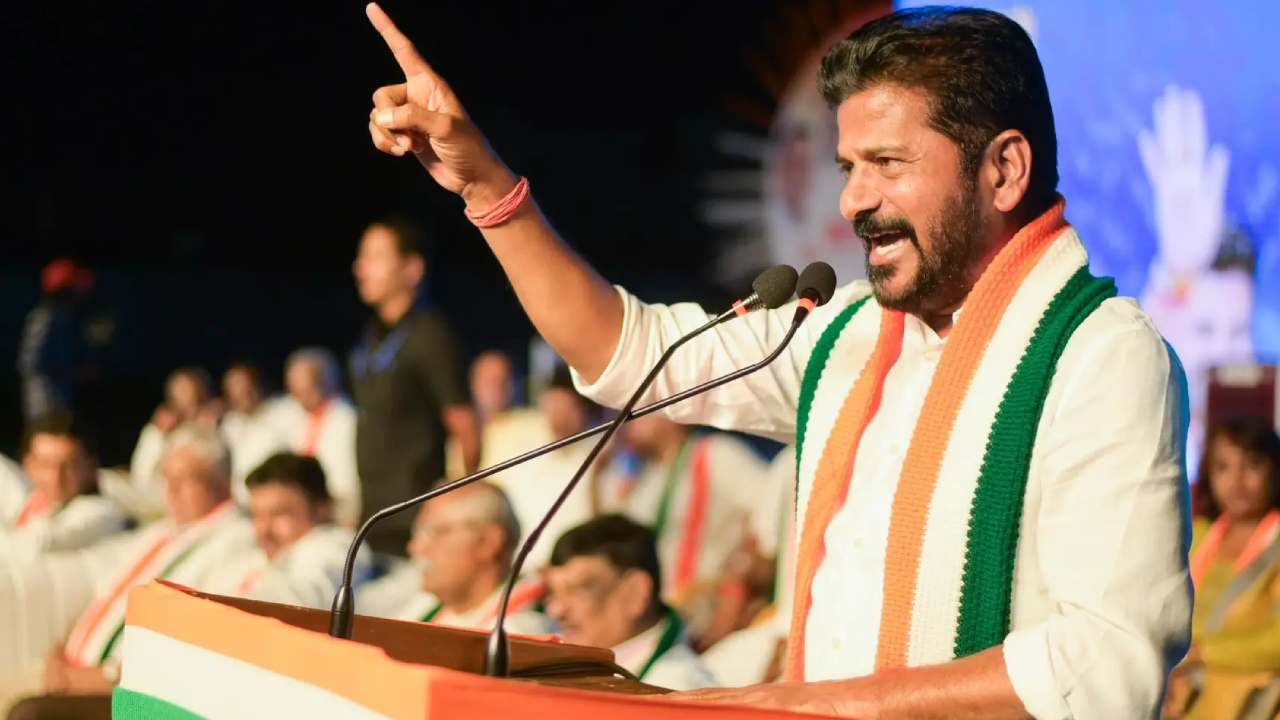 CM Revanth Reddy : లోక్సభ ఎన్నికల ప్రచారంలో వేగం పెంచిన సీఎం రేవంత్ రెడ్డి.. భువనగిరిలో రోడ్షో CM Revanth Reddy : లోక్సభ ఎన్నికల ప్రచారంలో వేగం పెంచిన సీఎం రేవంత్ రెడ్డి.. భువనగిరిలో రోడ్షో