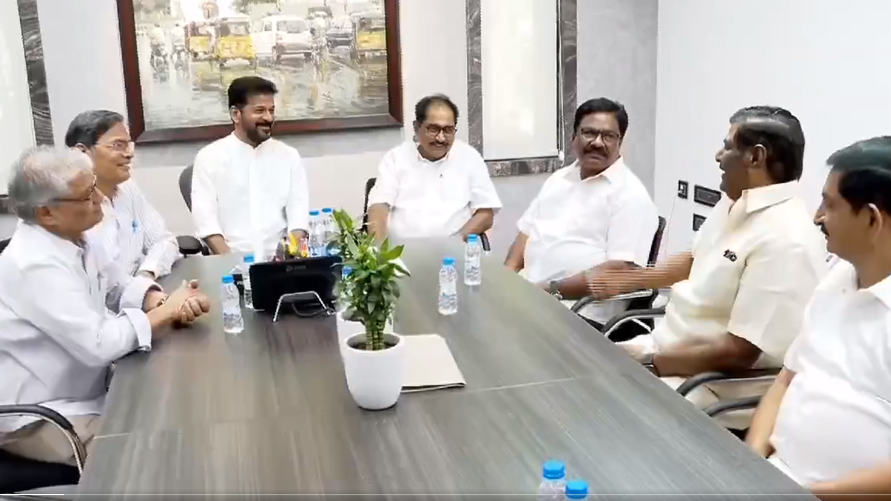 లోక్సభ ఎన్నికలు.. తెలంగాణ రాజకీయాల్లో కీలక పరిణామం లోక్సభ ఎన్నికలు.. తెలంగాణ రాజకీయాల్లో కీలక పరిణామం