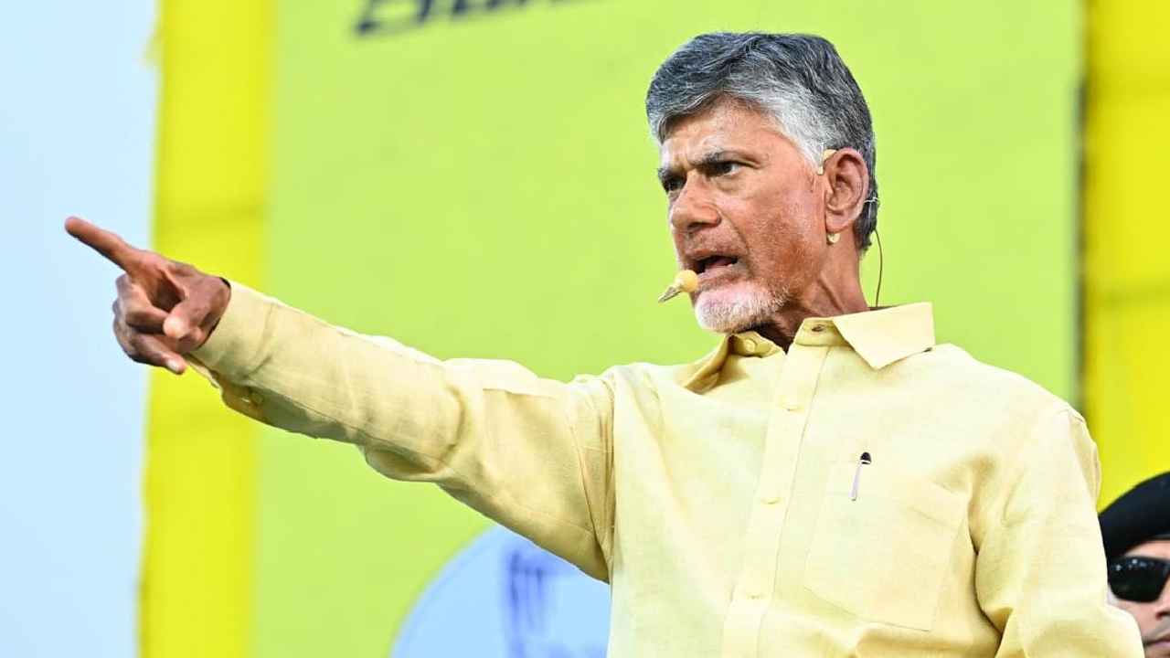 Chandrababu Naidu : చంద్రబాబుకు ఈసీ నోటీసులు.. ఎందుకంటే Chandrababu Naidu : చంద్రబాబుకు ఈసీ నోటీసులు.. ఎందుకంటే