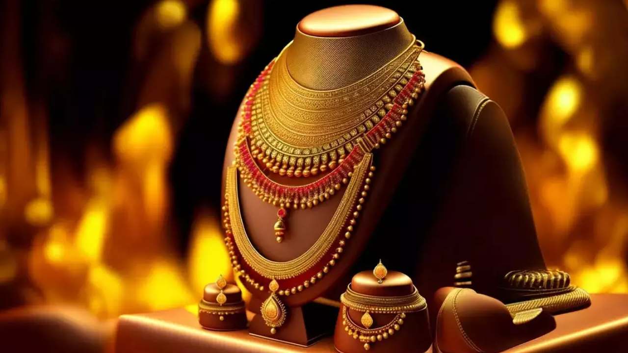 Gold Rate : పది రోజుల్లో బంగారం ధర ఎంత పెరిగిందో తెలుసా? ఇవాళ తెలుగు రాష్ట్రాల్లో తులం గోల్డ్ ధర ఎంతంటే.. Gold Rate : పది రోజుల్లో బంగారం ధర ఎంత పెరిగిందో తెలుసా? ఇవాళ తెలుగు రాష్ట్రాల్లో తులం గోల్డ్ ధర ఎంతంటే..