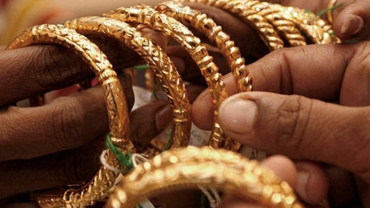 Gold And Silver Price: వామ్మో.. మళ్లీ పెరిగిన బంగారం, వెండి ధరలు Gold And Silver Price: వామ్మో.. మళ్లీ పెరిగిన బంగారం, వెండి ధరలు