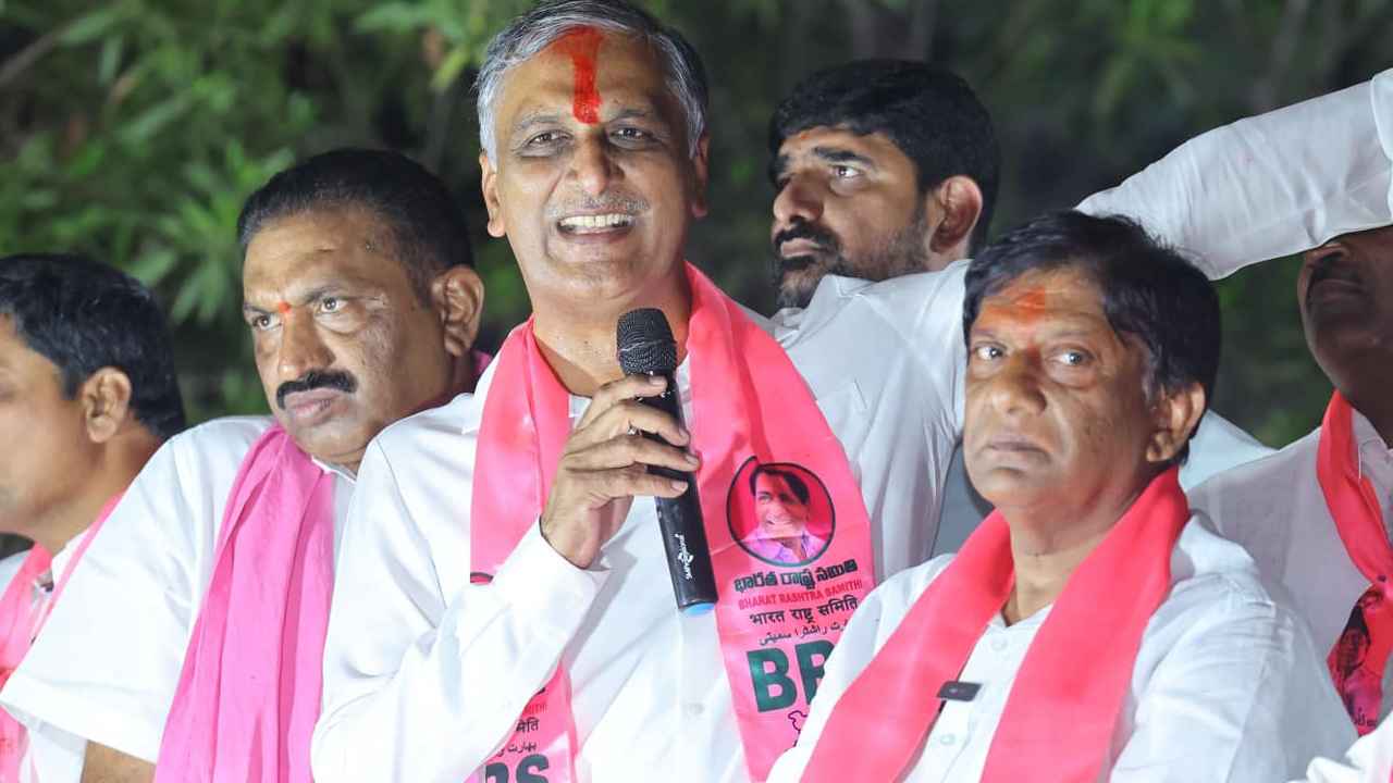 Harish Rao Thanneeru : వారి కోసమే బలహీనమైన అభ్యర్థులను నిలుపుతోంది- కాంగ్రెస్పై హరీశ్ రావు ఫైర్ Harish Rao Thanneeru : వారి కోసమే బలహీనమైన అభ్యర్థులను నిలుపుతోంది- కాంగ్రెస్పై హరీశ్ రావు ఫైర్