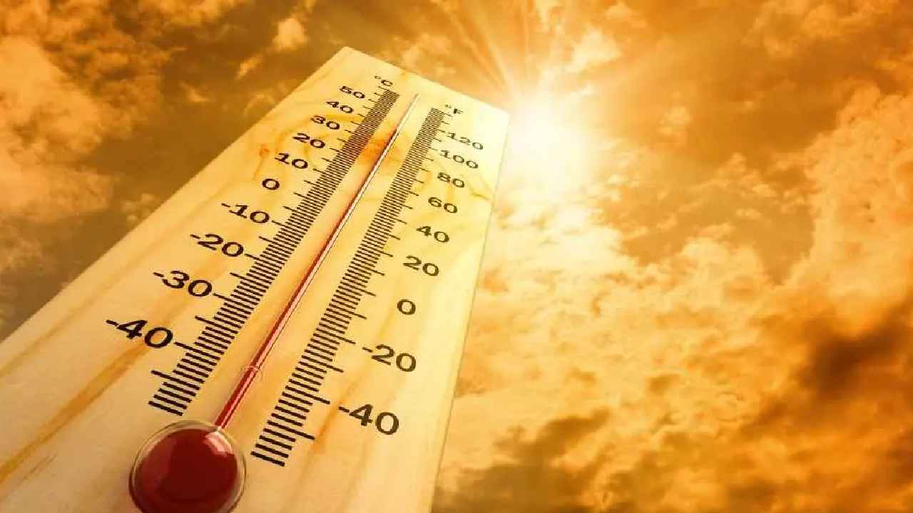 Hot Summer : వామ్మో.. అగ్నిగుండంలా తెలంగాణ, రికార్డు స్థాయిలో టెంపరేచర్లు నమోదు Hot Summer : వామ్మో.. అగ్నిగుండంలా తెలంగాణ, రికార్డు స్థాయిలో టెంపరేచర్లు నమోదు
