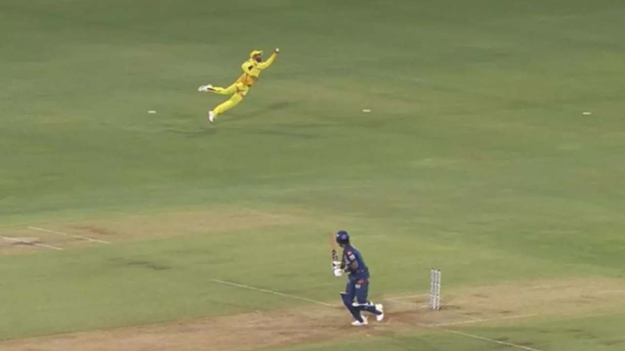 IPL 2024 : అద్భుత క్యాచ్తో కేఎల్ రాహుల్ సెంచరీని అడ్డుకున్న జడేజా.. ధోనీ ఏం చేశాడంటే? వీడియో వైరల్ IPL 2024 : అద్భుత క్యాచ్తో కేఎల్ రాహుల్ సెంచరీని అడ్డుకున్న జడేజా.. ధోనీ ఏం చేశాడంటే? వీడియో వైరల్