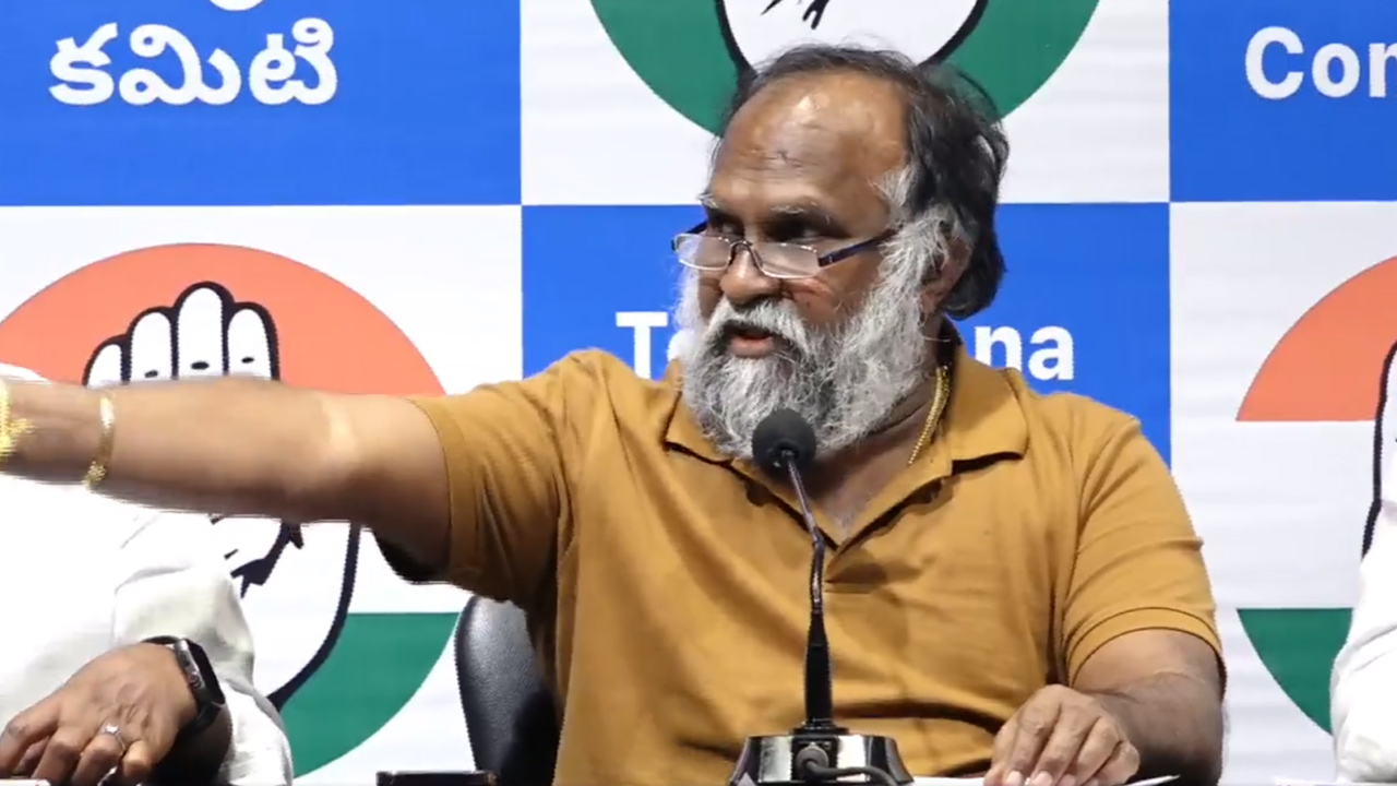 ఘర్ వాపసీ మొదలు పెట్టాం.. ఎవరు వచ్చినా చేర్చుకుంటాం: జగ్గారెడ్డి ఘర్ వాపసీ మొదలు పెట్టాం.. ఎవరు వచ్చినా చేర్చుకుంటాం: జగ్గారెడ్డి