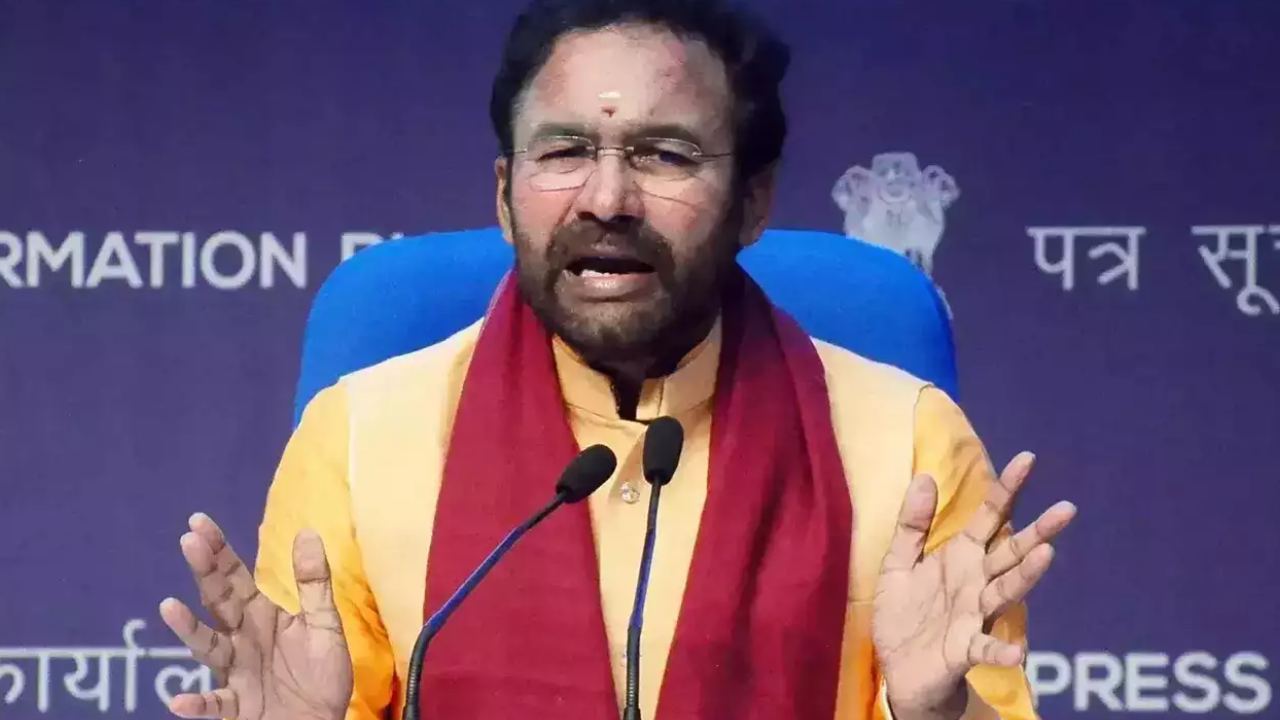 Kishan Reddy : తెలంగాణలో బీసీల రిజర్వేషన్లకు గండి కొడుతున్నది ఎవరో సీఎం రేవంత్ చెప్పాలి : కిషన్ రెడ్డి Kishan Reddy : తెలంగాణలో బీసీల రిజర్వేషన్లకు గండి కొడుతున్నది ఎవరో సీఎం రేవంత్ చెప్పాలి : కిషన్ రెడ్డి