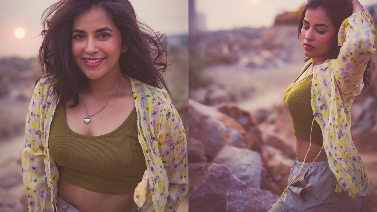 Komalee Prasad : సూర్యాస్తమయం వేళలో కవ్విస్తున్న తెలుగమ్మాయి కోమలీ ప్రసాద్..