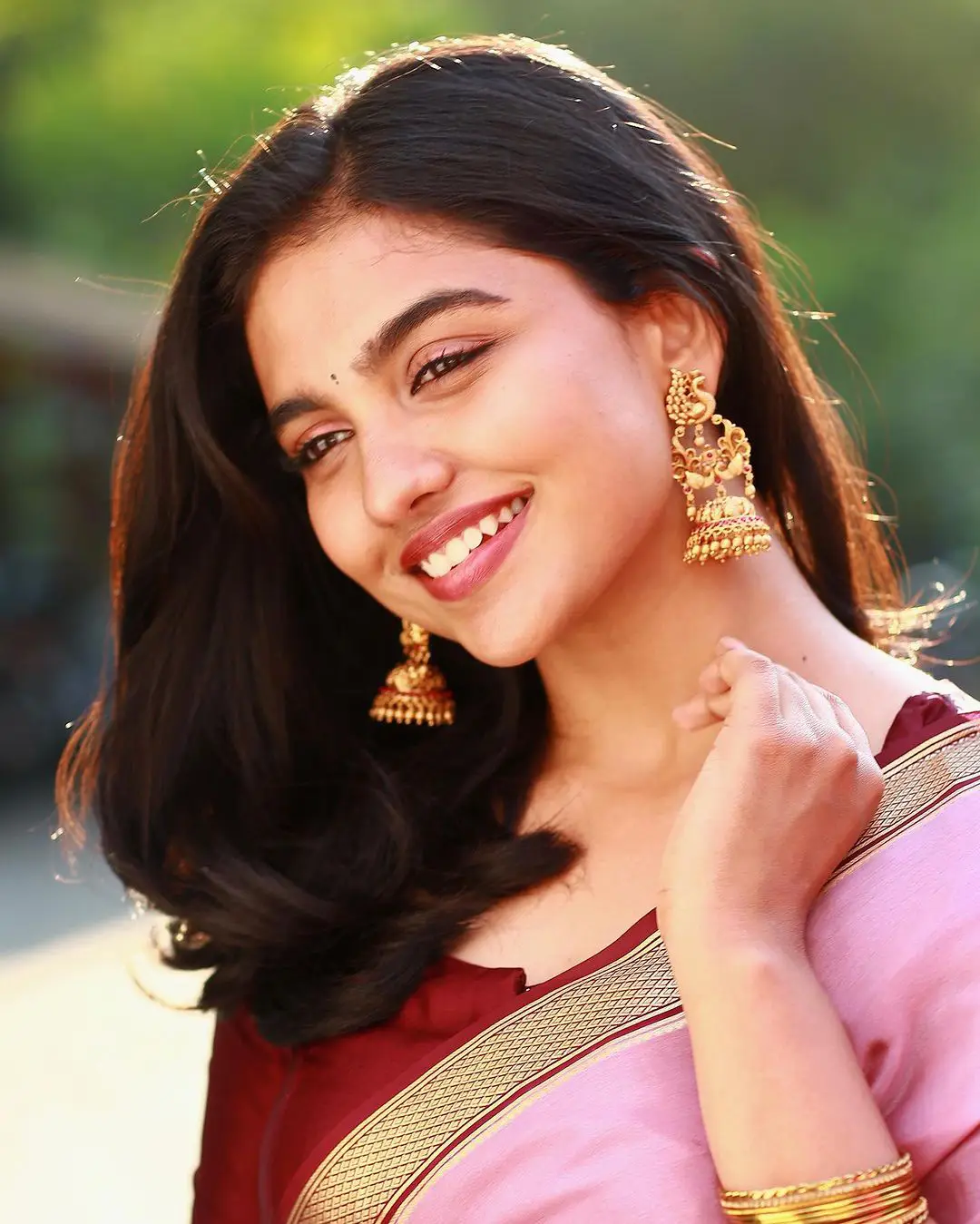 Mamitha Baiju mesmerizing Looks In Saree photos