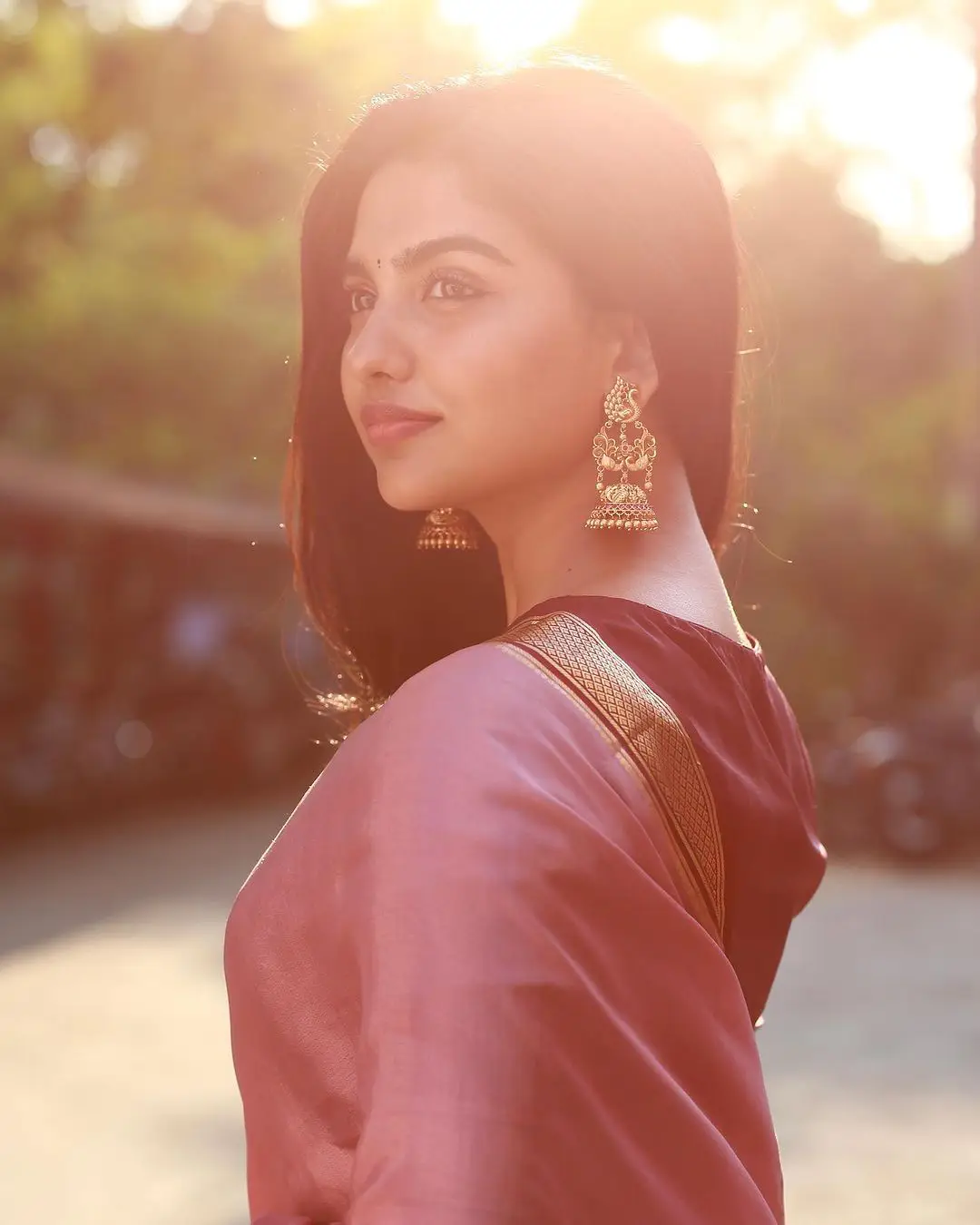 Mamitha Baiju mesmerizing Looks In Saree photos