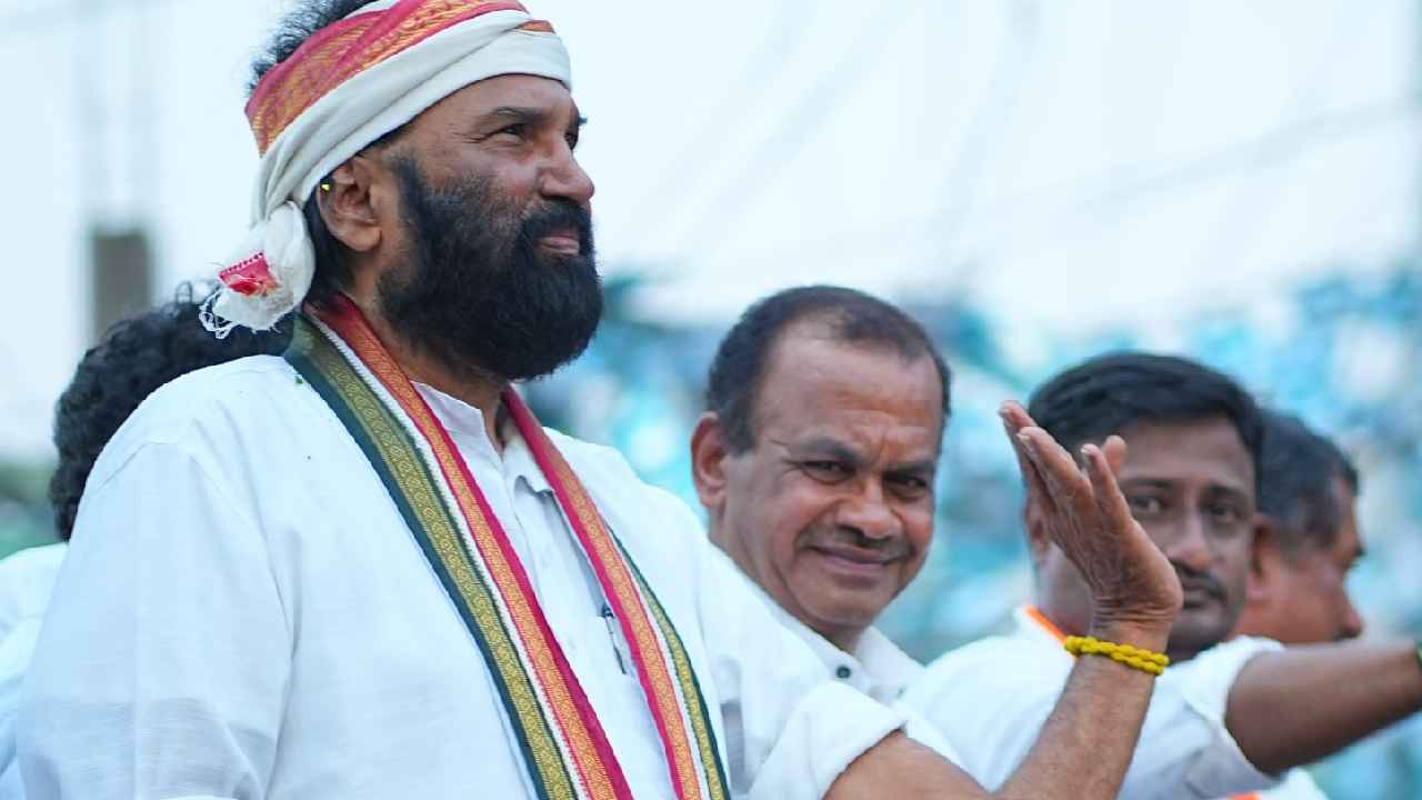 Telangana Ministers : కవిత తెలంగాణ పరువు తీశారు, కేసీఆర్ కుటుంబం దోచుకున్న ప్రజాధనం కక్కిస్తాం- మంత్రులు ఫైర్ Telangana Ministers : కవిత తెలంగాణ పరువు తీశారు, కేసీఆర్ కుటుంబం దోచుకున్న ప్రజాధనం కక్కిస్తాం- మంత్రులు ఫైర్