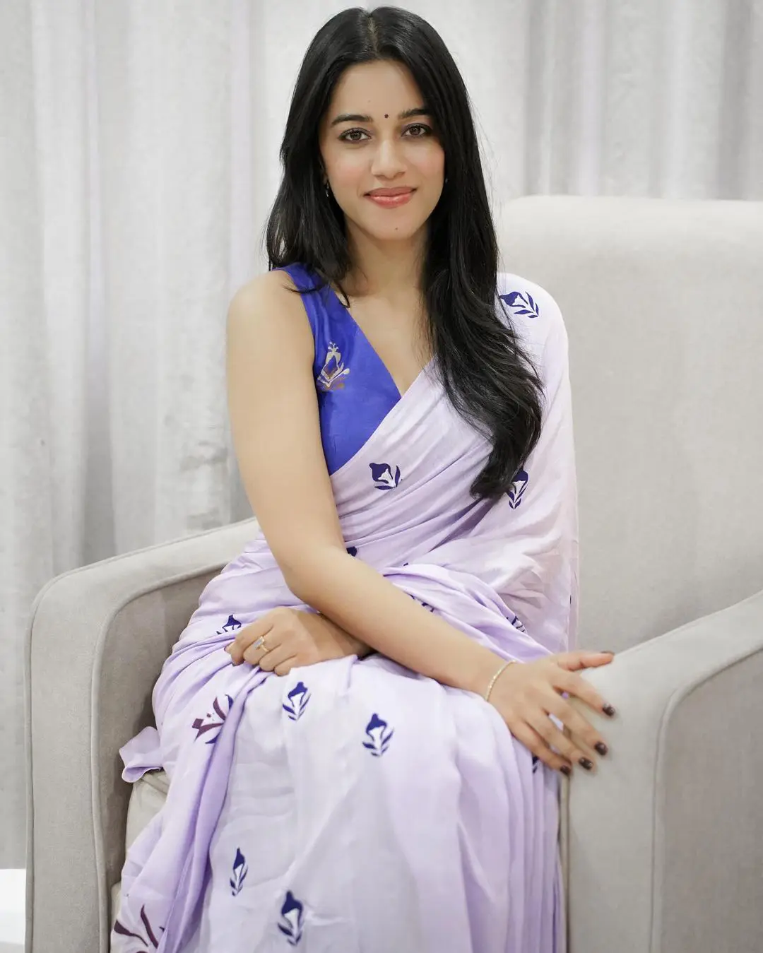 Mirnalini Ravi Simple Looks in Saree