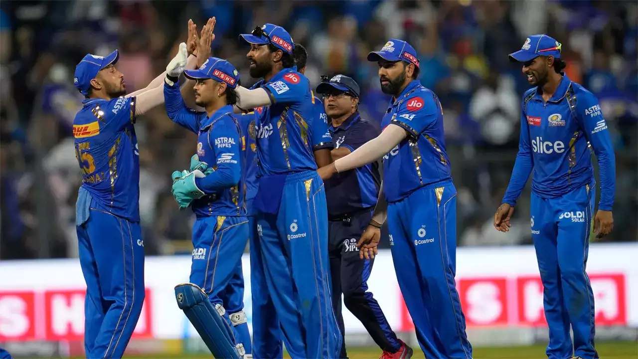 IPL 2024 : ఆర్సీబీపై విజయం తరువాత ముంబై ప్లేయర్స్ డ్రెస్సింగ్ రూంలో ఏం చేశారో తెలుసా.. వీడియో వైరల్ IPL 2024 : ఆర్సీబీపై విజయం తరువాత ముంబై ప్లేయర్స్ డ్రెస్సింగ్ రూంలో ఏం చేశారో తెలుసా.. వీడియో వైరల్