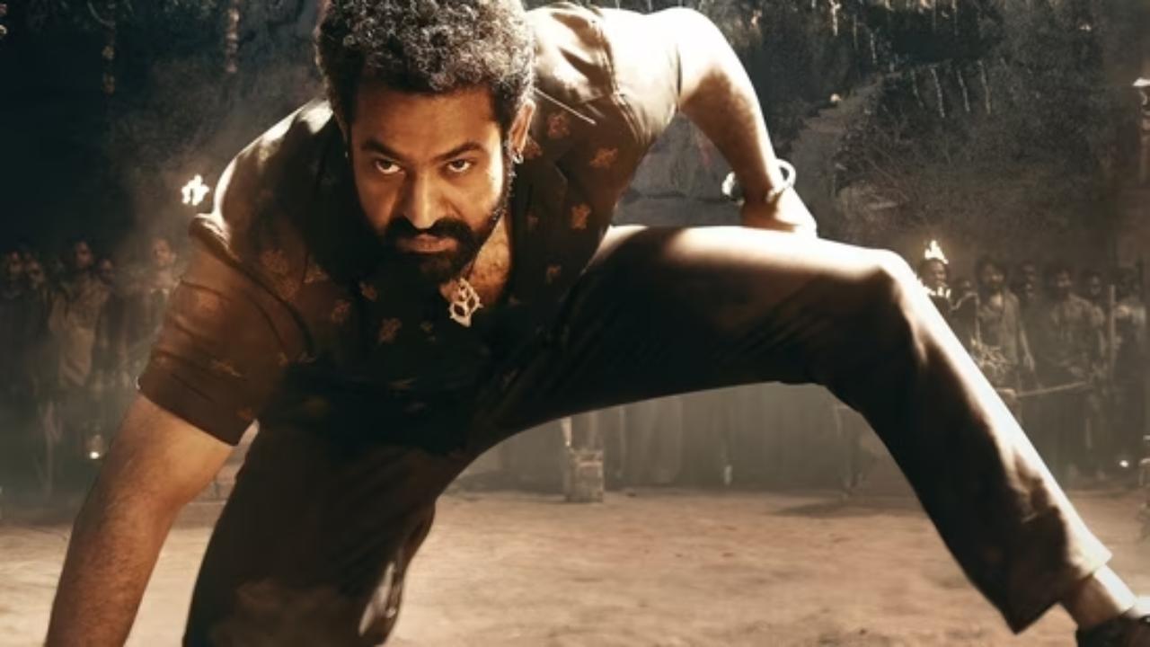 Devara : ప్రీ రిలీజ్ బిజినెస్తో దేవర రికార్డులు.. వంద, రెండు వందల కోట్లు కాదు.. ఏకంగా..! Devara : ప్రీ రిలీజ్ బిజినెస్తో దేవర రికార్డులు.. వంద, రెండు వందల కోట్లు కాదు.. ఏకంగా..!