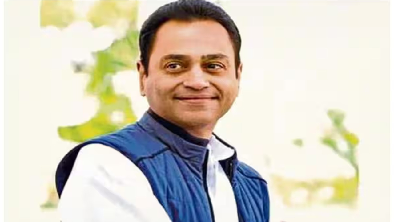 సంపన్న లోక్సభ అభ్యర్థి ఎవరో తెలుసా.. ఆయన ఆస్తులు ఎంతంటే? సంపన్న లోక్సభ అభ్యర్థి ఎవరో తెలుసా.. ఆయన ఆస్తులు ఎంతంటే?