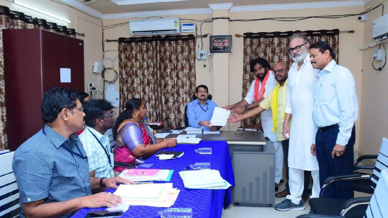 పవన్ కల్యాణ్ నామినేషన్.. ఎన్నికోట్ల ఆస్తులు ఉన్నాయో తెలుసా? పవన్ కల్యాణ్ నామినేషన్.. ఎన్నికోట్ల ఆస్తులు ఉన్నాయో తెలుసా?