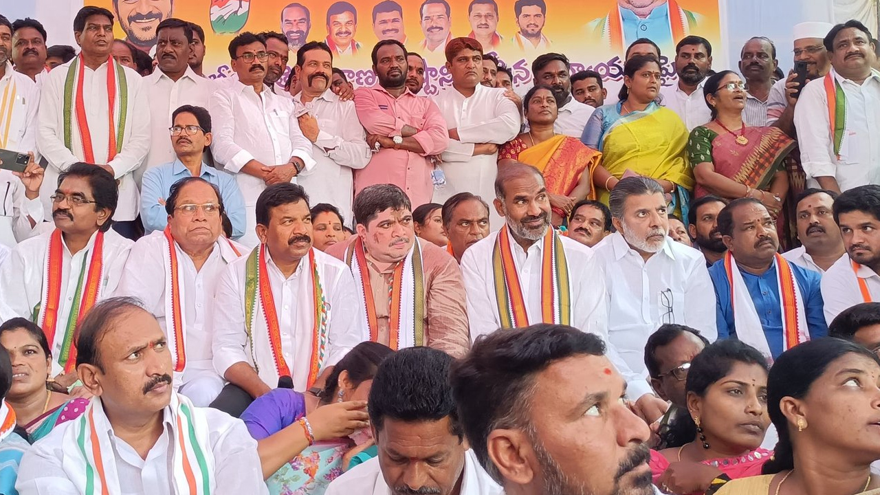 అంబానీకి, ఆదానికి దోచి పెడుతున్నది నిజం కాదా?: కేంద్రంపై మంత్రి పొన్నం ఫైర్ అంబానీకి, ఆదానికి దోచి పెడుతున్నది నిజం కాదా?: కేంద్రంపై మంత్రి పొన్నం ఫైర్