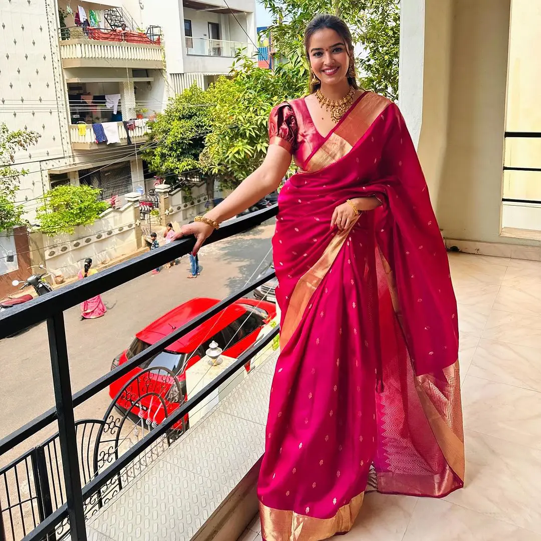 Pujiithaa Ponnada Shines in Silk Saree