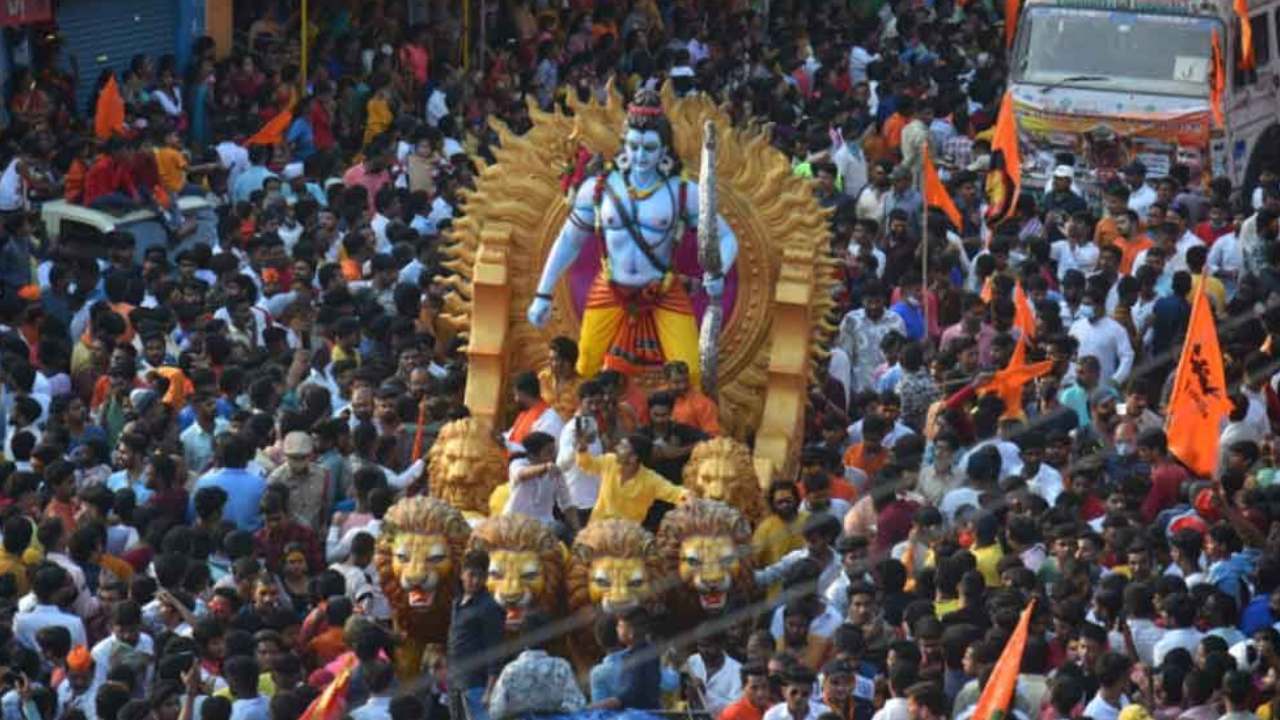 Rama Navami Shobha yatra : హైదరాబాద్ నగరంలో శ్రీరామ నవమి శోభాయాత్ర.. ట్రాఫిక్ ఆంక్షలు Rama Navami Shobha yatra : హైదరాబాద్ నగరంలో శ్రీరామ నవమి శోభాయాత్ర.. ట్రాఫిక్ ఆంక్షలు