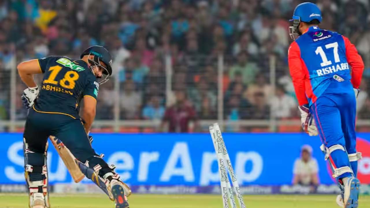 Rishabh Pant : కెప్టెన్గా, వికెట్ కీపర్గా అదరగొట్టిన రిషబ్ పంత్.. వీడియోలు వైరల్ Rishabh Pant : కెప్టెన్గా, వికెట్ కీపర్గా అదరగొట్టిన రిషబ్ పంత్.. వీడియోలు వైరల్