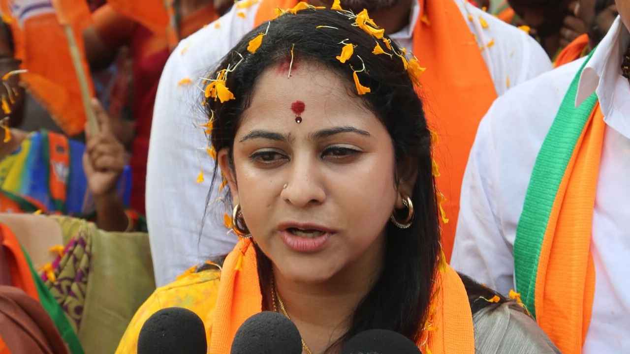 Sadineni Yamini Sharma : ఆ పార్టీ అధికారంలోకి వస్తే మంగళసూత్రాన్ని కూడా వదలరు- సాధినేని యామినీ శర్మ Sadineni Yamini Sharma : ఆ పార్టీ అధికారంలోకి వస్తే మంగళసూత్రాన్ని కూడా వదలరు- సాధినేని యామినీ శర్మ