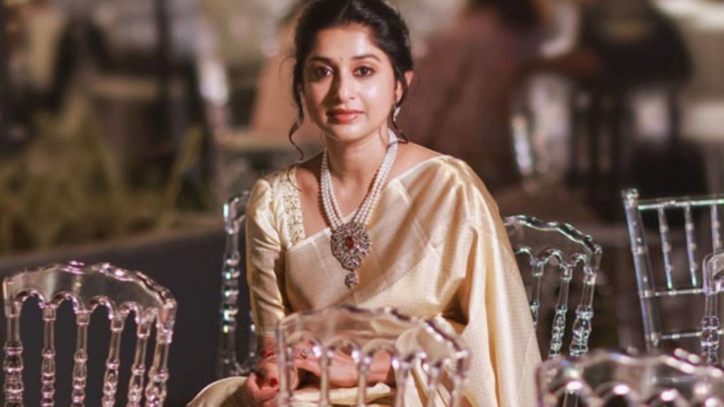 Senior heroine Meera Jasmine father passed away
