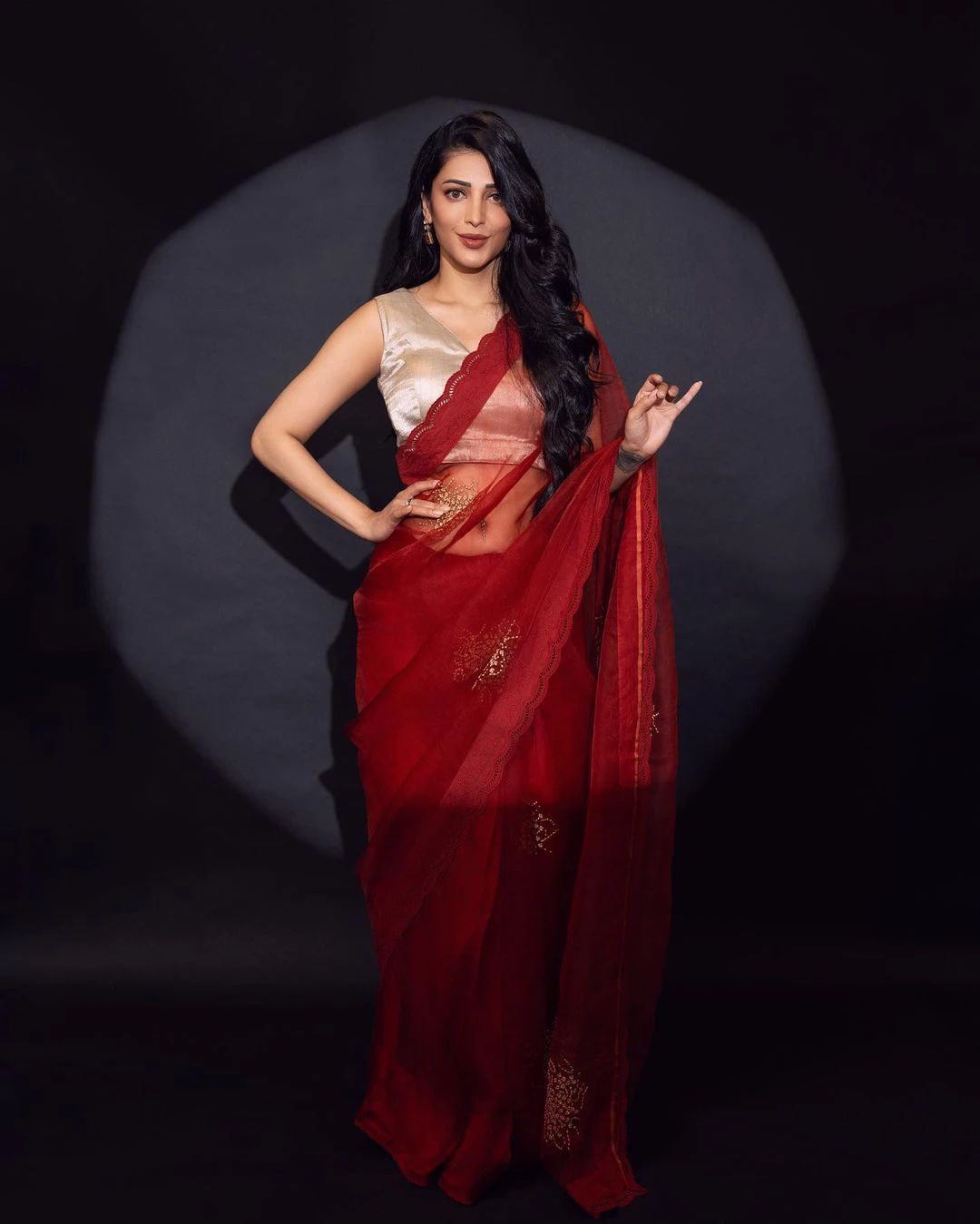 Shruti Haasan Stunning Looks in Saree