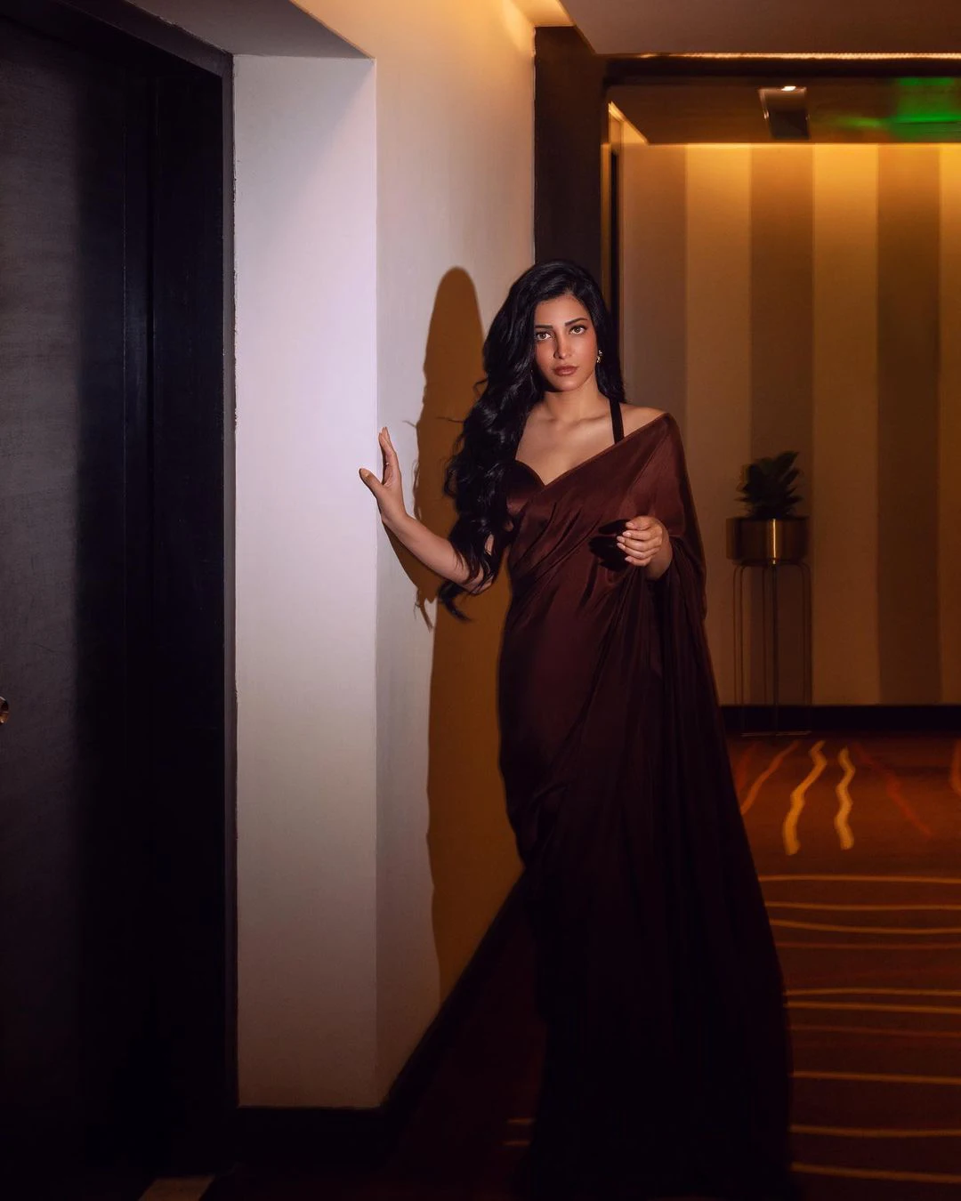 Shruti Haasan Stunning Looks in Saree