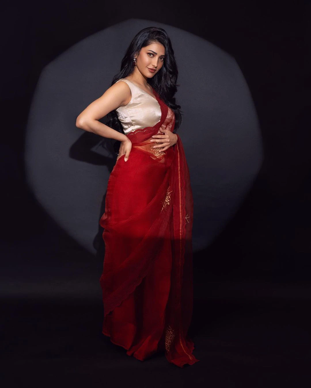 Shruti Haasan Stunning Looks in Saree