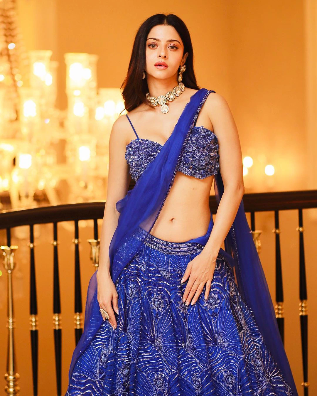 South Actress Vedhika waist Photos gone viral