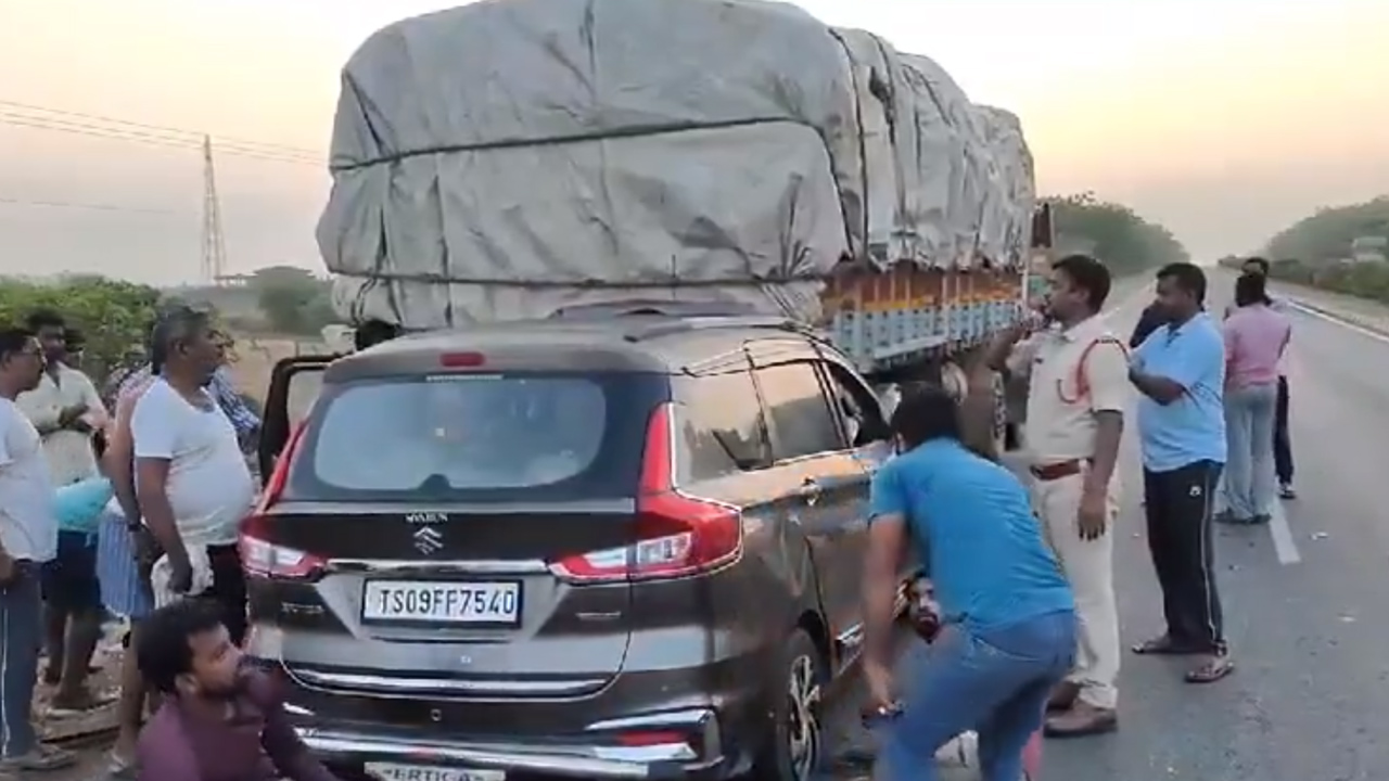 Road Accident : సూర్యాపేట జిల్లాలో జాతీయ రహదారిపై ఘోర రోడ్డు ప్రమాదం.. Road Accident : సూర్యాపేట జిల్లాలో జాతీయ రహదారిపై ఘోర రోడ్డు ప్రమాదం..