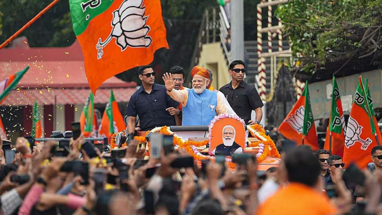 Telangana BJP : ప్రచారంలో దూకుడు పెంచుతున్న కమలనాథులు.. అసెంబ్లీ ఎన్నికల తరహాలో ప్లాన్ Telangana BJP : ప్రచారంలో దూకుడు పెంచుతున్న కమలనాథులు.. అసెంబ్లీ ఎన్నికల తరహాలో ప్లాన్