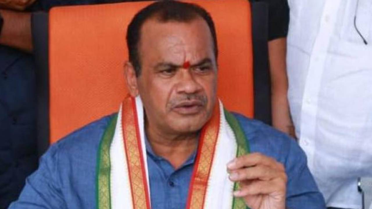 Komatireddy Venkat Reddy: తీన్మార్ మల్లన్నలాంటి వాళ్ల గురించి మాట్లాడితే నా విలువ తగ్గుతుంది: మంత్రి కోమటిరెడ్డి వెంకట్రెడ్డి Komatireddy Venkat Reddy: తీన్మార్ మల్లన్నలాంటి వాళ్ల గురించి మాట్లాడితే నా విలువ తగ్గుతుంది: మంత్రి కోమటిరెడ్డి వెంకట్రెడ్డి