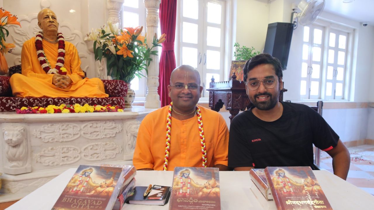 ISKCON : భగవద్గీత గొప్పదనాన్ని చెప్పడానికి సినిమా తీస్తున్న ‘ఇస్కాన్’.. తెలుగు డైరెక్టర్తో.. ISKCON : భగవద్గీత గొప్పదనాన్ని చెప్పడానికి సినిమా తీస్తున్న ‘ఇస్కాన్’.. తెలుగు డైరెక్టర్తో..