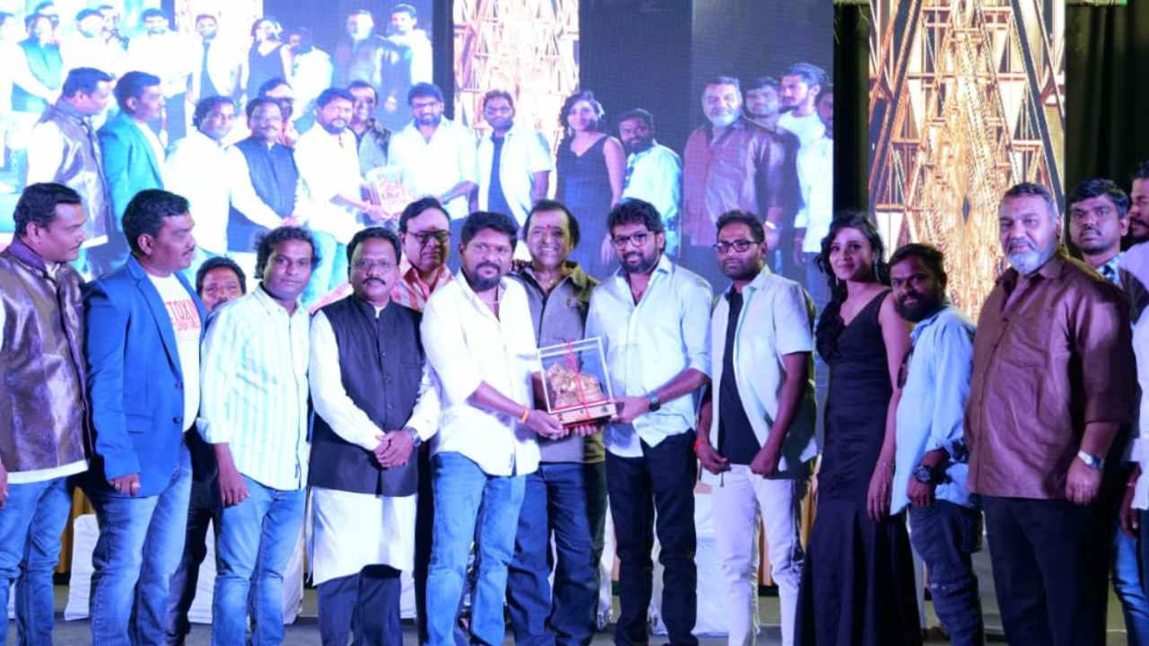 Josh Awards : ఘనంగా జోష్ సౌత్ ఇండియన్ నంది అవార్డ్స్ 2024 వేడుక.. ఎవరెవరికి అవార్డులు వచ్చాయంటే.. Josh Awards : ఘనంగా జోష్ సౌత్ ఇండియన్ నంది అవార్డ్స్ 2024 వేడుక.. ఎవరెవరికి అవార్డులు వచ్చాయంటే..