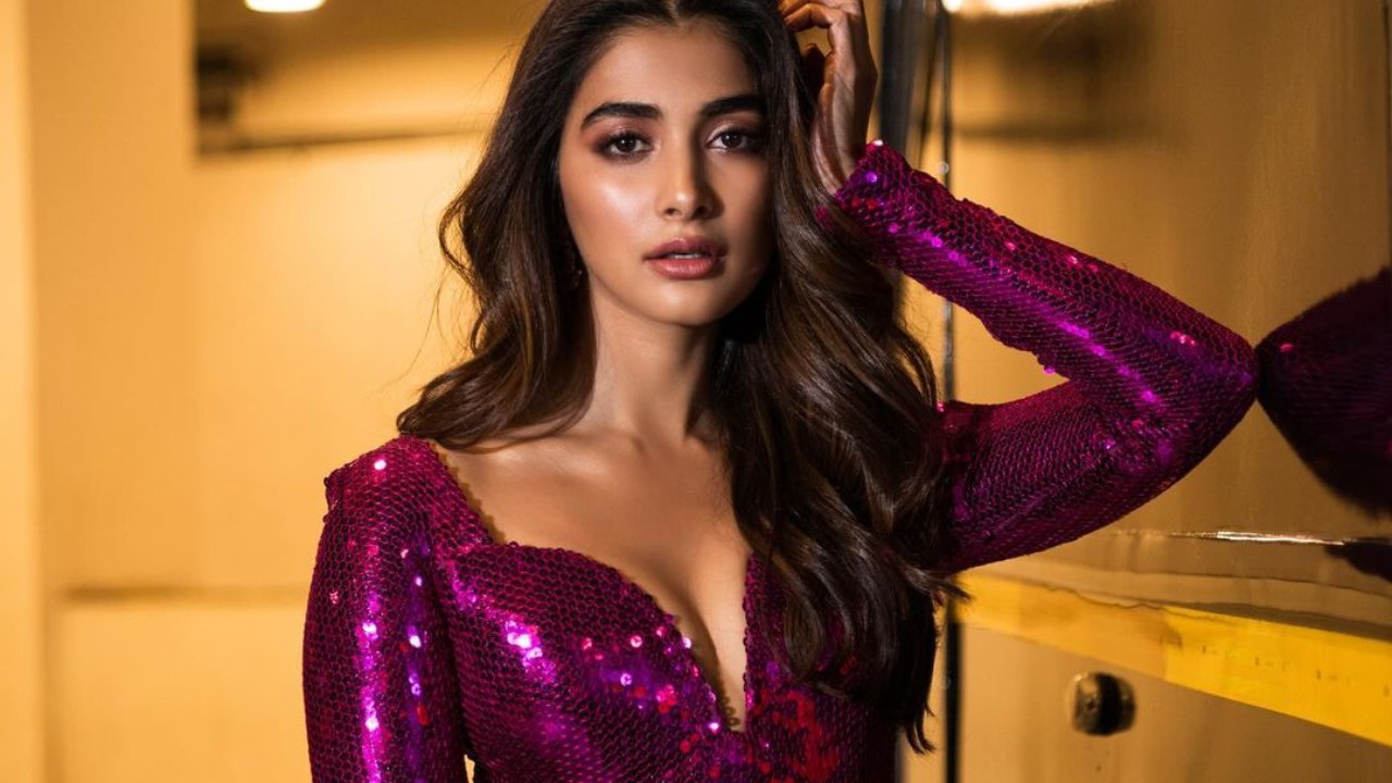 Pooja Hegde : పూజాహెగ్డే అన్ని కోట్లు పెట్టి ముంబైలో ఇల్లు కొందా? స్టార్ హీరోలు కూడా అంత ఖర్చుపెట్టరేమో.. Pooja Hegde : పూజాహెగ్డే అన్ని కోట్లు పెట్టి ముంబైలో ఇల్లు కొందా? స్టార్ హీరోలు కూడా అంత ఖర్చుపెట్టరేమో..