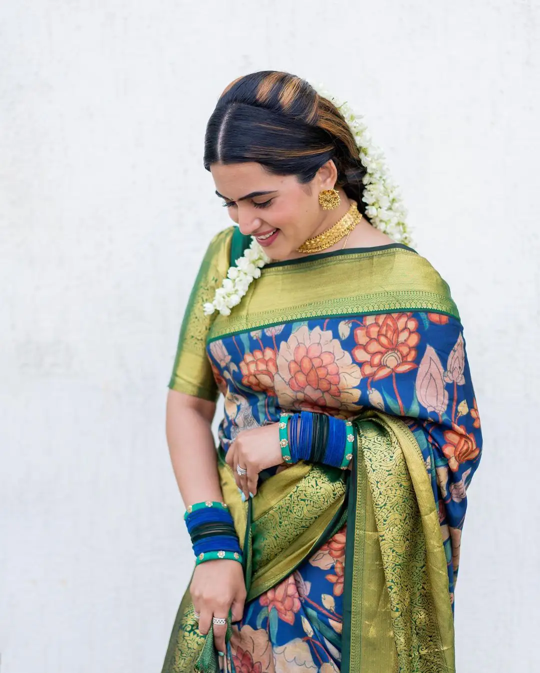 Sravanthi Chokarapu Traditional Looks in Silk Saree