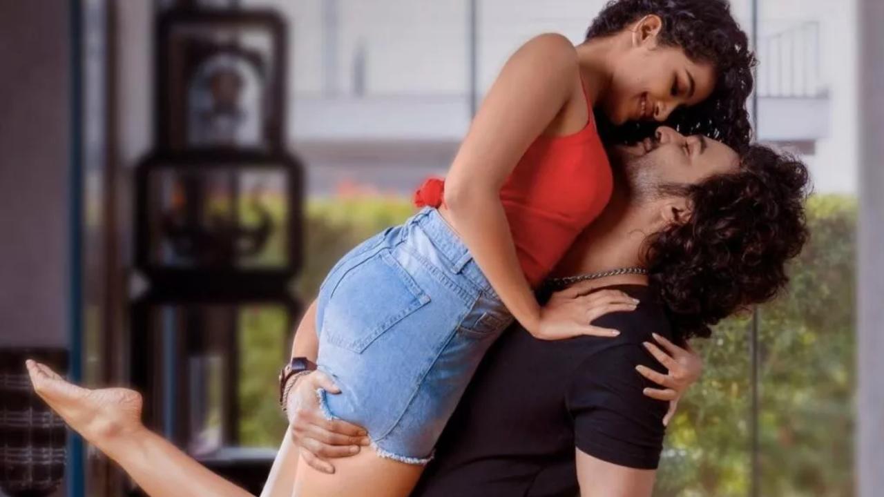Tillu Square : 100 కోట్ల ‘టిల్లు స్క్వేర్’ ఓటీటీ స్ట్రీమింగ్ అప్డేట్.. ఏ ఓటీటీలో? ఎప్పుడు? Tillu Square : 100 కోట్ల ‘టిల్లు స్క్వేర్’ ఓటీటీ స్ట్రీమింగ్ అప్డేట్.. ఏ ఓటీటీలో? ఎప్పుడు?