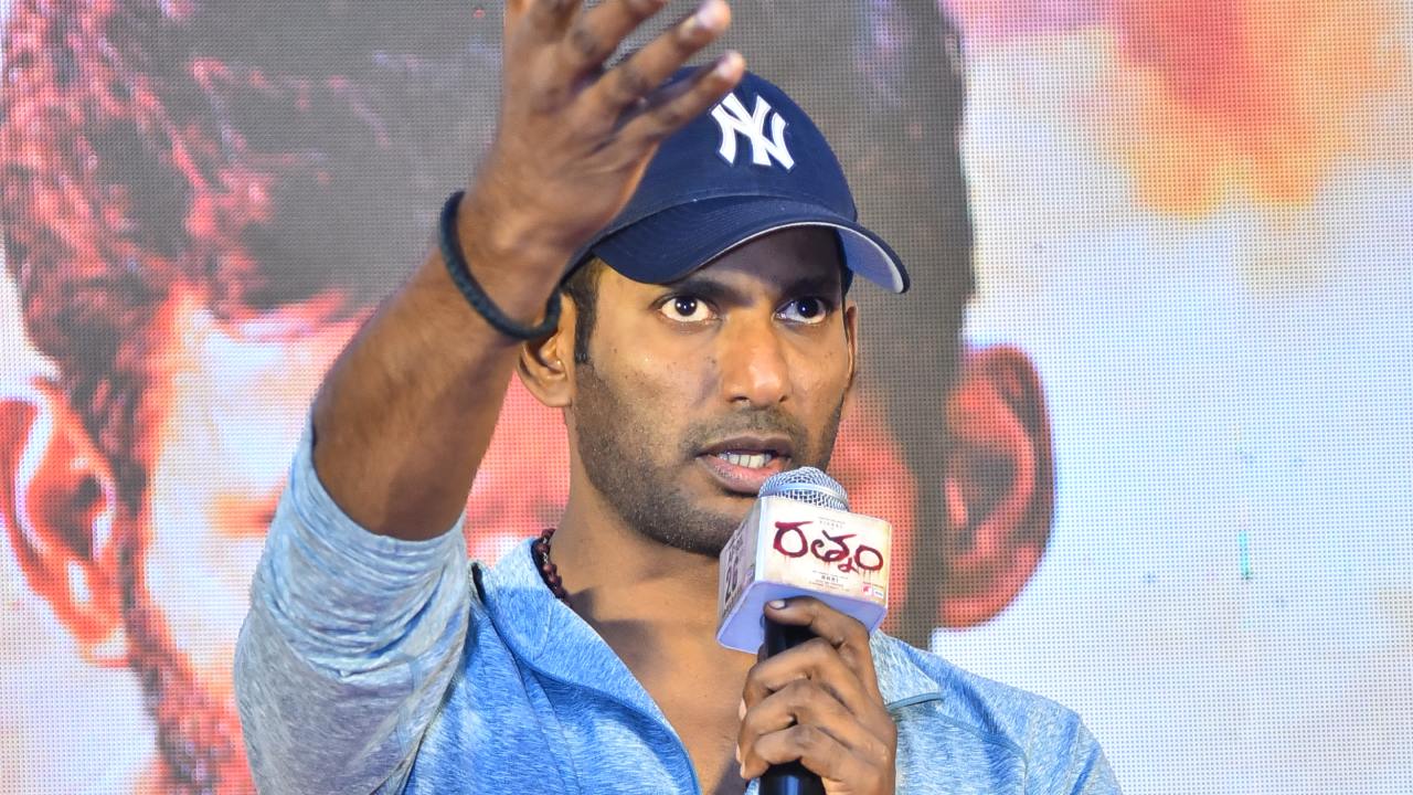Vishal : తమిళనాడు ప్రభుత్వంపై విశాల్ సంచలన కామెంట్స్.. మోదీ గారు మమ్మల్ని పట్టించుకోండి అంటూ రిక్వెస్ట్.. Vishal : తమిళనాడు ప్రభుత్వంపై విశాల్ సంచలన కామెంట్స్.. మోదీ గారు మమ్మల్ని పట్టించుకోండి అంటూ రిక్వెస్ట్..