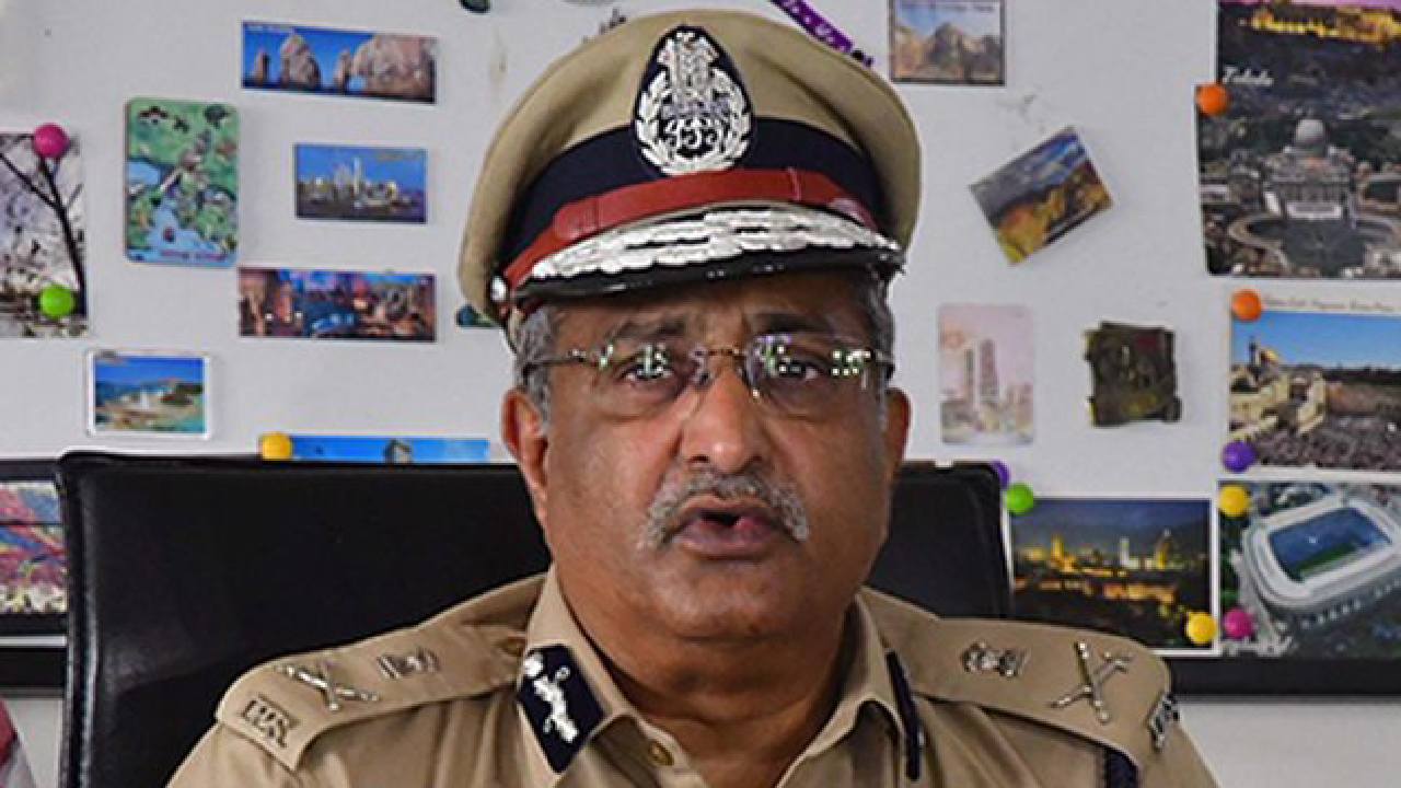 ఏబీ వెంకటేశ్వరరావు రిటైర్డ్.. తాను ఇకపై చేసే పని ఇదేనంటూ ఆసక్తికర కామెంట్స్ ఏబీ వెంకటేశ్వరరావు రిటైర్డ్.. తాను ఇకపై చేసే పని ఇదేనంటూ ఆసక్తికర కామెంట్స్