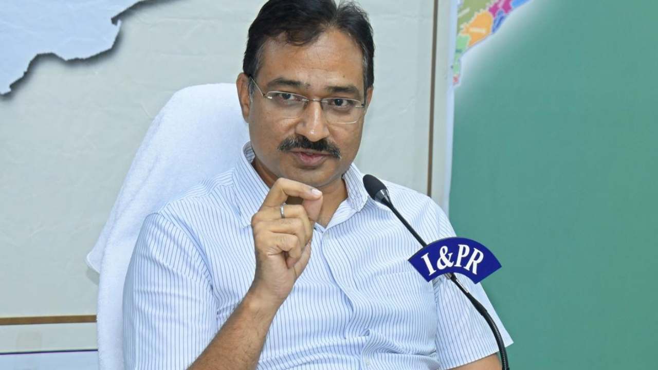ఏపీలో రాత్రి 2 గంటల వరకు పోలింగ్ జరిగింది.. 81 శాతం పోలింగ్ నమోదు ఉండొచ్చు : సీఈఓ ముఖేశ్ కుమార్ ఏపీలో రాత్రి 2 గంటల వరకు పోలింగ్ జరిగింది.. 81 శాతం పోలింగ్ నమోదు ఉండొచ్చు : సీఈఓ ముఖేశ్ కుమార్