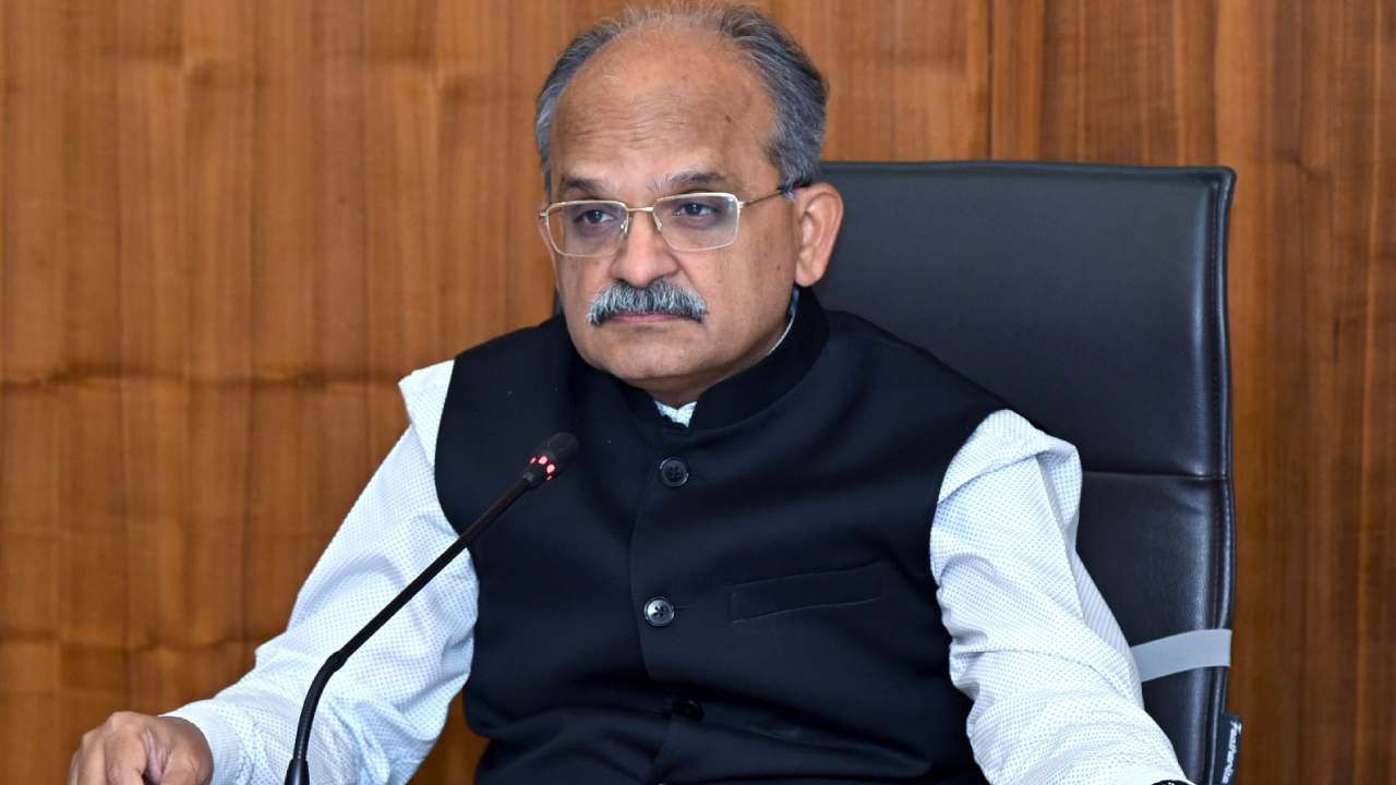 విధుల్లో నిర్లక్ష్యం.. ఏపీలో ముగ్గురు డిప్యూటీ కలెక్టర్లపై బదిలీ వేటు విధుల్లో నిర్లక్ష్యం.. ఏపీలో ముగ్గురు డిప్యూటీ కలెక్టర్లపై బదిలీ వేటు