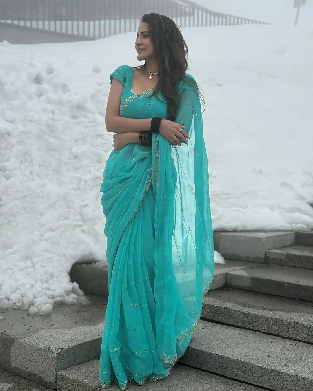 Aashu Reddy Enjyoing at Switzerland Ice in Saree