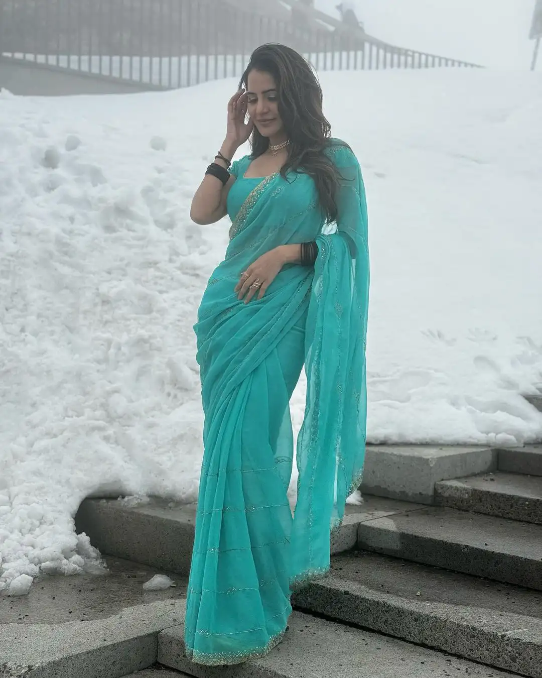 Aashu Reddy Enjyoing at Switzerland Ice in Saree