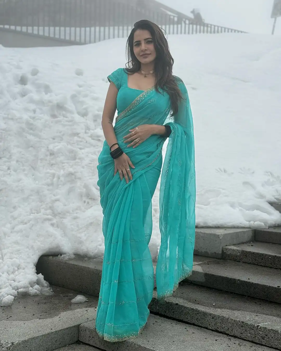 Aashu Reddy Enjyoing at Switzerland Ice in Saree