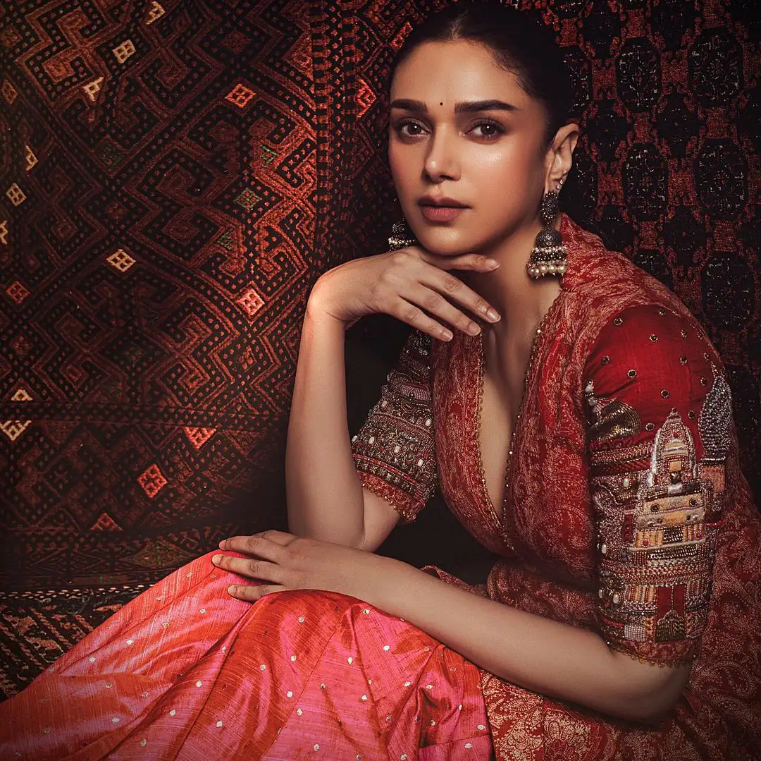 Aditi Rao Hydari Shines in Traditional Dress