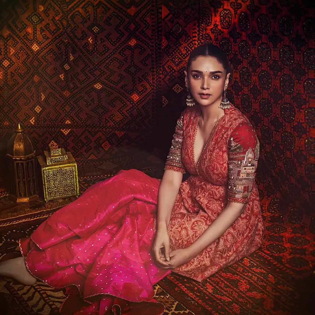 Aditi Rao Hydari Shines in Traditional Dress